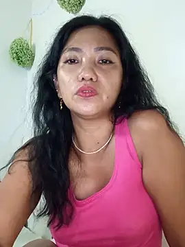 Snapshot of tinahturndo chatting on May 25, 2026, 4:28 pm tinahturndo online show from May 25, 2026, 4:28 pm