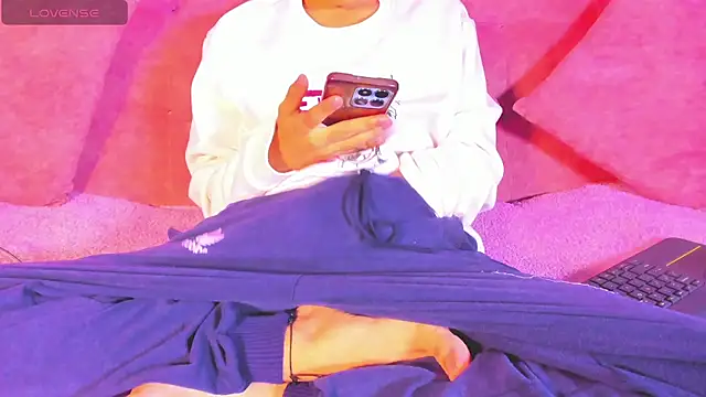 Snapshot of leonix_love chatting on July 10, 2026, 7:30 am leonix love online show from July 10, 2026, 7:30 am