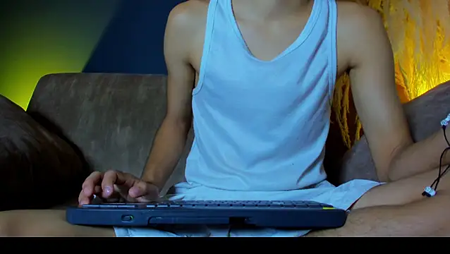 Snapshot of leonix_love chatting on May 29, 2026, 10:43 am leonix love online show from May 29, 2026, 10:43 am