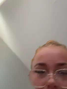 miaflowerxx online show from July 7, 2026, 12:20 pm