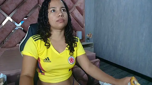 Snapshot of TamaraaHoney chatting on June 1, 2026, 1:33 pm TamaraaHoney online show from June 1, 2026, 1:33 pm