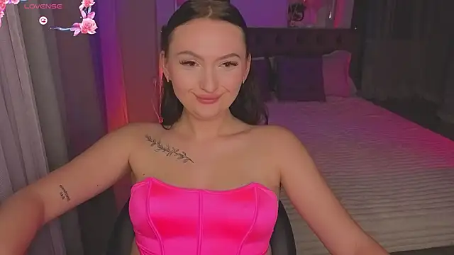 Snapshot of MizLouLou chatting on May 29, 2026, 2:17 am MizLouLou online show from May 29, 2026, 2:17 am