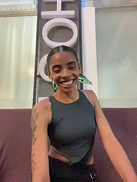 Snapshot of SaharaX_X chatting on May 13, 2026, 11:12 pm SaharaX X online show from May 13, 2026, 11:12 pm