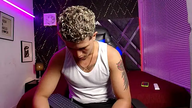 Snapshot of dominic_connor chatting on July 4, 2026, 3:24 am dominic connor online show from July 4, 2026, 3:24 am