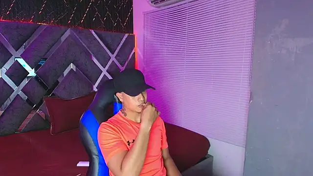 Snapshot of dominic_connor chatting on July 10, 2026, 3:28 am dominic connor online show from July 10, 2026, 3:28 am