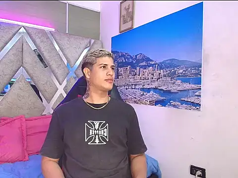 Snapshot of dominic_connor chatting on June 5, 2026, 3:33 am dominic connor online show from June 5, 2026, 3:33 am