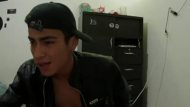 Snapshot of Fenix_hardcock chatting on May 18, 2026, 11:15 am Fenix hardcock online show from May 18, 2026, 11:15 am