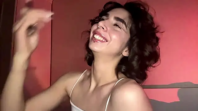 JessiaRuezga online show from May 23, 2026, 1:43 pm