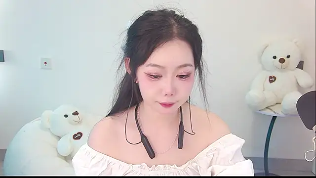 Snapshot of swie111 chatting on May 21, 2026, 3:04 am swie111 online show from May 21, 2026, 3:04 am