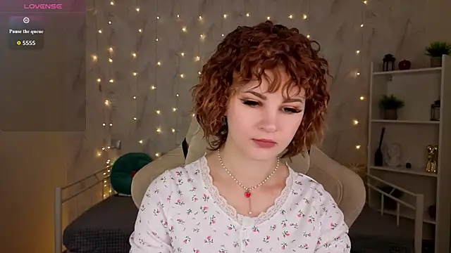 Snapshot of Kira__Fluffy chatting on July 22, 2026, 12:12 am Kira Fluffy online show from July 22, 2026, 12:12 am