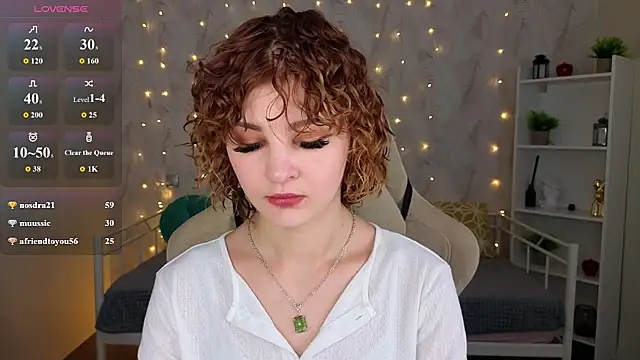 Snapshot of Kira__Fluffy chatting on July 7, 2026, 6:47 am Kira Fluffy online show from July 7, 2026, 6:47 am