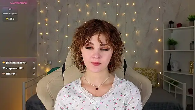 Snapshot of Kira__Fluffy chatting on July 14, 2026, 2:05 am Kira Fluffy online show from July 14, 2026, 2:05 am