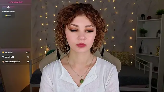 Snapshot of Kira__Fluffy chatting on July 7, 2026, 7:23 am Kira Fluffy online show from July 7, 2026, 7:23 am