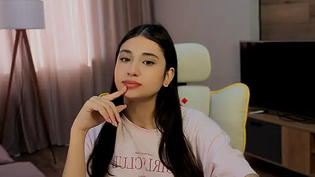 Snapshot of honeylanaa chatting on June 18, 2026, 4:44 am honeylanaa online show from June 18, 2026, 4:44 am