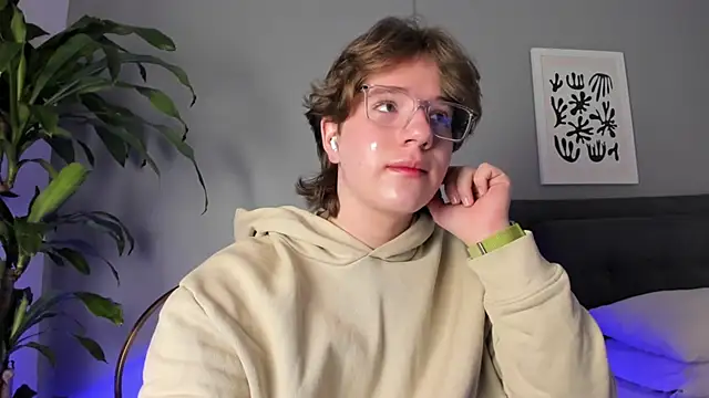 Snapshot of LucasMoraless chatting on June 2, 2026, 2:39 pm LucasMoraless online show from June 2, 2026, 2:39 pm