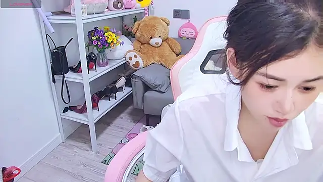 QinQin-888 online show from July 13, 2026, 12:26 pm