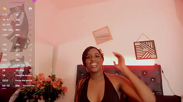 Snapshot of Bella_Roussee chatting on May 28, 2026, 12:22 pm Bella Roussee online show from May 28, 2026, 12:22 pm