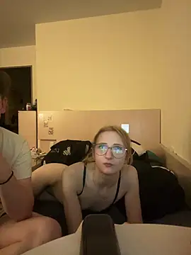 Snapshot of LauraundSteve_ chatting on July 16, 2026, 8:39 pm LauraundSteve online show from July 16, 2026, 8:39 pm