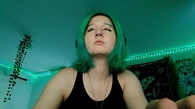 HunXena online show from June 7, 2026, 4:23 pm