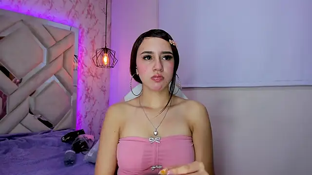 Snapshot of leri_rose_ chatting on August 1, 2026, 12:58 pm leri rose online show from August 1, 2026, 12:58 pm