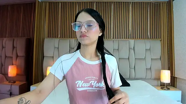 Snapshot of SophiieCalloway1 chatting on May 23, 2026, 1:32 pm SophiieCalloway1 online show from May 23, 2026, 1:32 pm