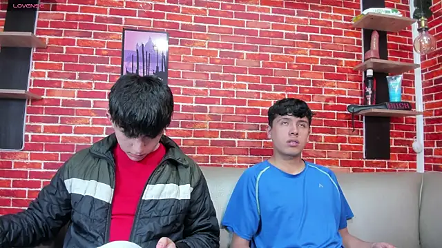 Hoot boyss  online show from May 26, 2026, 7:56 pm