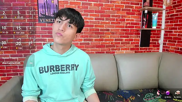 Hoot boyss  online show from May 28, 2026, 7:42 pm