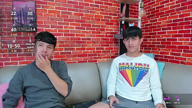 Hoot boyss  online show from May 29, 2026, 7:53 pm