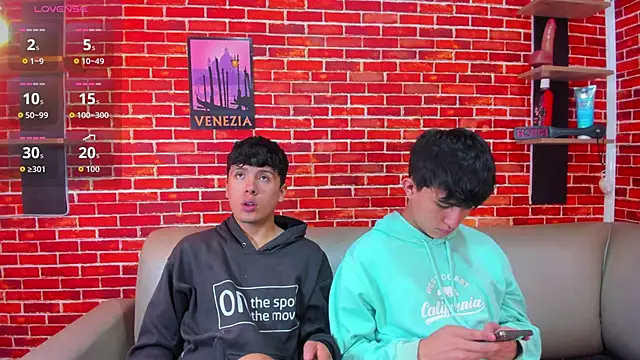 Hoot boyss  online show from May 30, 2026, 7:41 pm