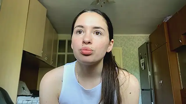 Snapshot of CarolineRu chatting on May 27, 2026, 9:27 am CarolineRu online show from May 27, 2026, 9:27 am