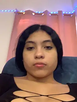 Snapshot of Paula-sinz chatting on May 19, 2026, 9:33 pm Paula-sinz online show from May 19, 2026, 9:33 pm