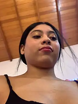 Snapshot of Paula-sinz chatting on May 21, 2026, 10:51 pm Paula-sinz online show from May 21, 2026, 10:51 pm
