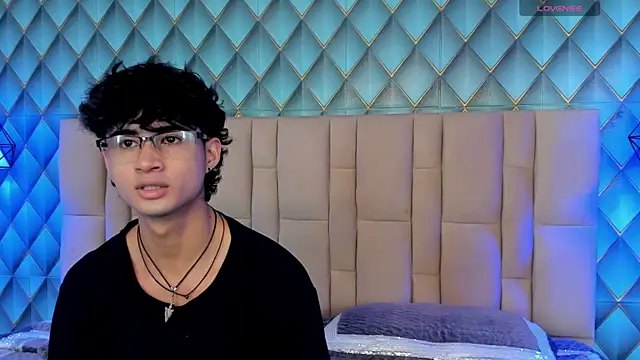 Snapshot of Sofia-Ethan chatting on May 25, 2026, 6:17 pm Sofia-Ethan online show from May 25, 2026, 6:17 pm