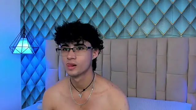 Snapshot of Sofia-Ethan chatting on July 16, 2026, 7:22 pm Sofia-Ethan online show from July 16, 2026, 7:22 pm