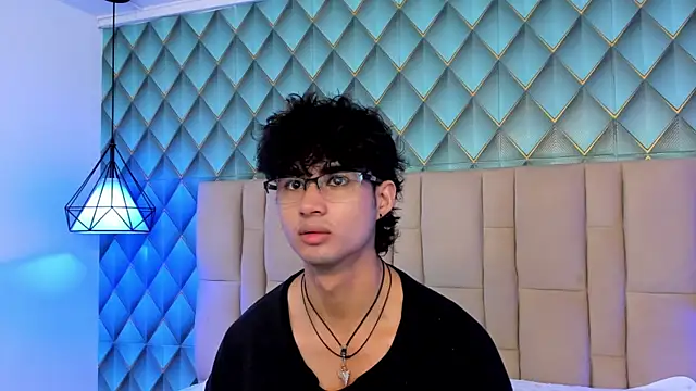 Snapshot of Sofia-Ethan chatting on May 31, 2026, 1:28 pm Sofia-Ethan online show from May 31, 2026, 1:28 pm