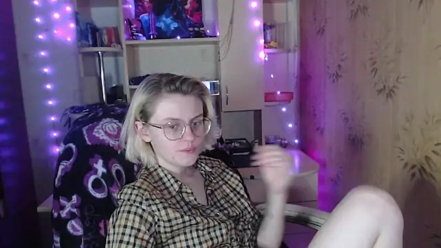Snapshot of __Freya___ chatting on May 25, 2026, 10:03 am Freya online show from May 25, 2026, 10:03 am