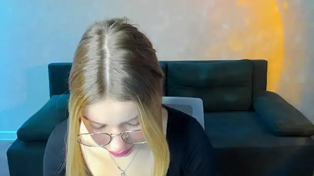 Snapshot of Shakira_Lux chatting on May 21, 2026, 1:14 am Shakira Lux online show from May 21, 2026, 1:14 am