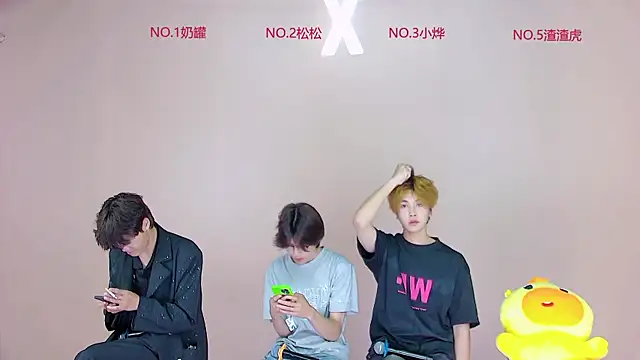 Crazyboy-001 online show from May 22, 2026, 5:22 pm