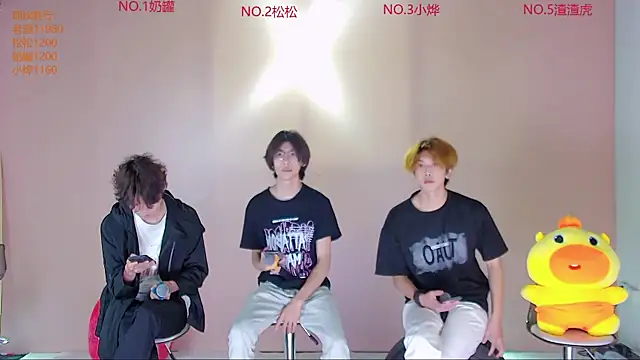 Crazyboy-001 online show from May 24, 2026, 4:40 pm