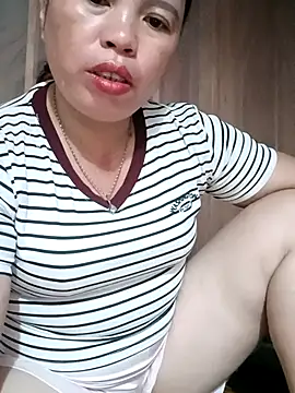 Snapshot of -Yeyi- chatting on July 8, 2026, 10:32 pm -Yeyi- online show from July 8, 2026, 10:32 pm