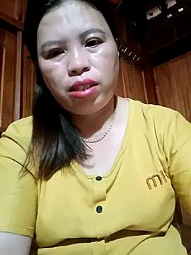 Snapshot of -Yeyi- chatting on June 18, 2026, 11:43 pm -Yeyi- online show from June 18, 2026, 11:43 pm