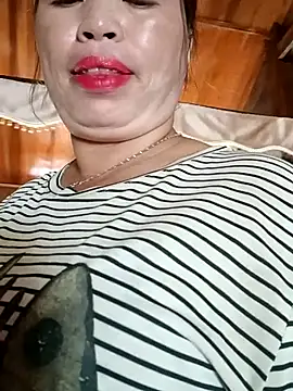 Snapshot of -Yeyi- chatting on July 11, 2026, 2:01 am -Yeyi- online show from July 11, 2026, 2:01 am