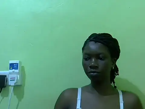 Snapshot of Sweet-Lynn chatting on May 19, 2026, 5:25 am Sweet-Lynn online show from May 19, 2026, 5:25 am