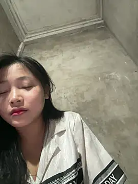 Snapshot of hinami-lo chatting on May 27, 2026, 2:46 pm hinami-lo online show from May 27, 2026, 2:46 pm