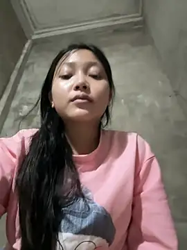 Snapshot of hinami-lo chatting on June 2, 2026, 1:33 pm hinami-lo online show from June 2, 2026, 1:33 pm