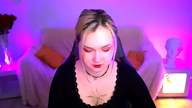 ViolettWoods online show from June 1, 2026, 8:25 am