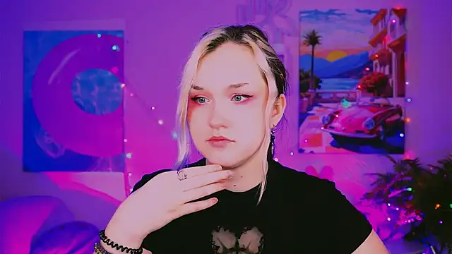 ViolettWoods online show from May 25, 2026, 8:13 am
