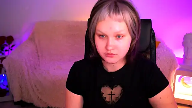 Snapshot of ViolettWoods chatting on July 12, 2026, 6:47 am ViolettWoods online show from July 12, 2026, 6:47 am