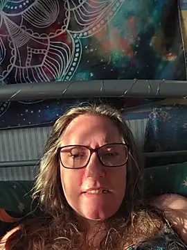 Snapshot of Izzylove47 chatting on June 19, 2026, 5:35 am Izzylove47 online show from June 19, 2026, 5:35 am