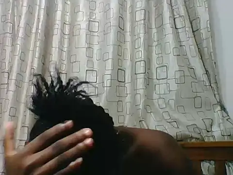 Snapshot of Darkpretty23 chatting on July 14, 2026, 2:05 am Darkpretty23 online show from July 14, 2026, 2:05 am